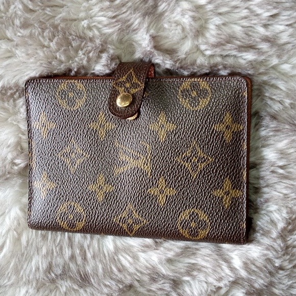 Louis Vuitton Accessories - Louis Vuitton Agenda Authentic